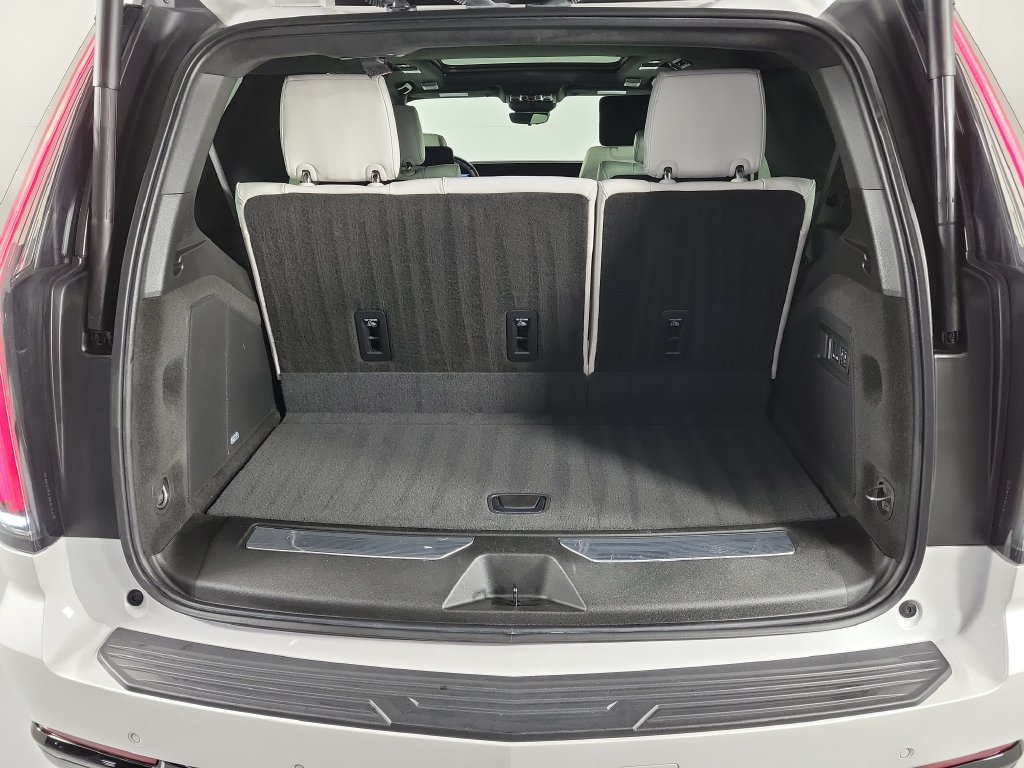 Used 2025 Cadillac Escalade Sport Platinum w/ LPO, ONYX Package AWD/4WD image 9
