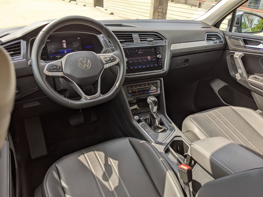 Used 2023 Volkswagen Tiguan SE FWD image 12