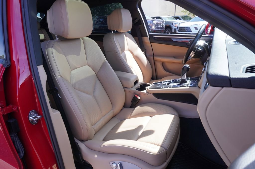 Used 2020 Porsche Macan Base image 12