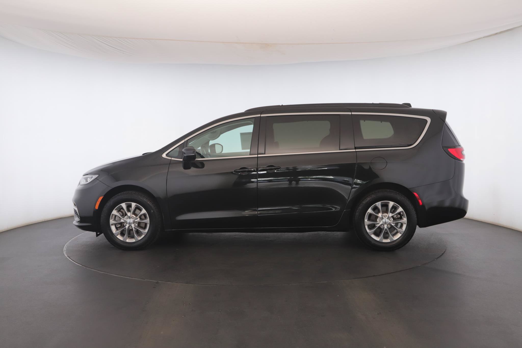 Used 2022 Chrysler Pacifica Touring-L AWD/4WD image 18