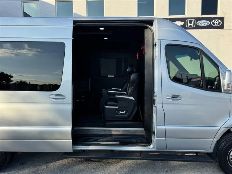 Used 2023 Mercedes-Benz Sprinter 3500 image 28
