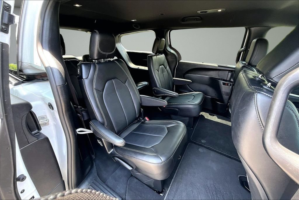Used 2025 Chrysler Pacifica Select AWD/4WD image 25