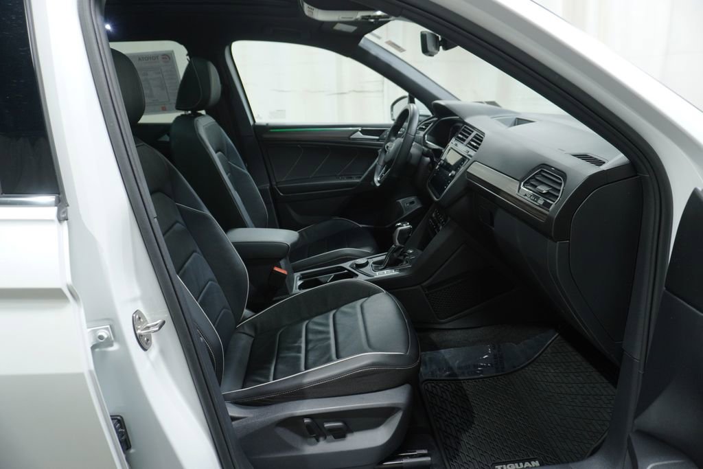 Used 2023 Volkswagen Tiguan SEL R-Line image 11