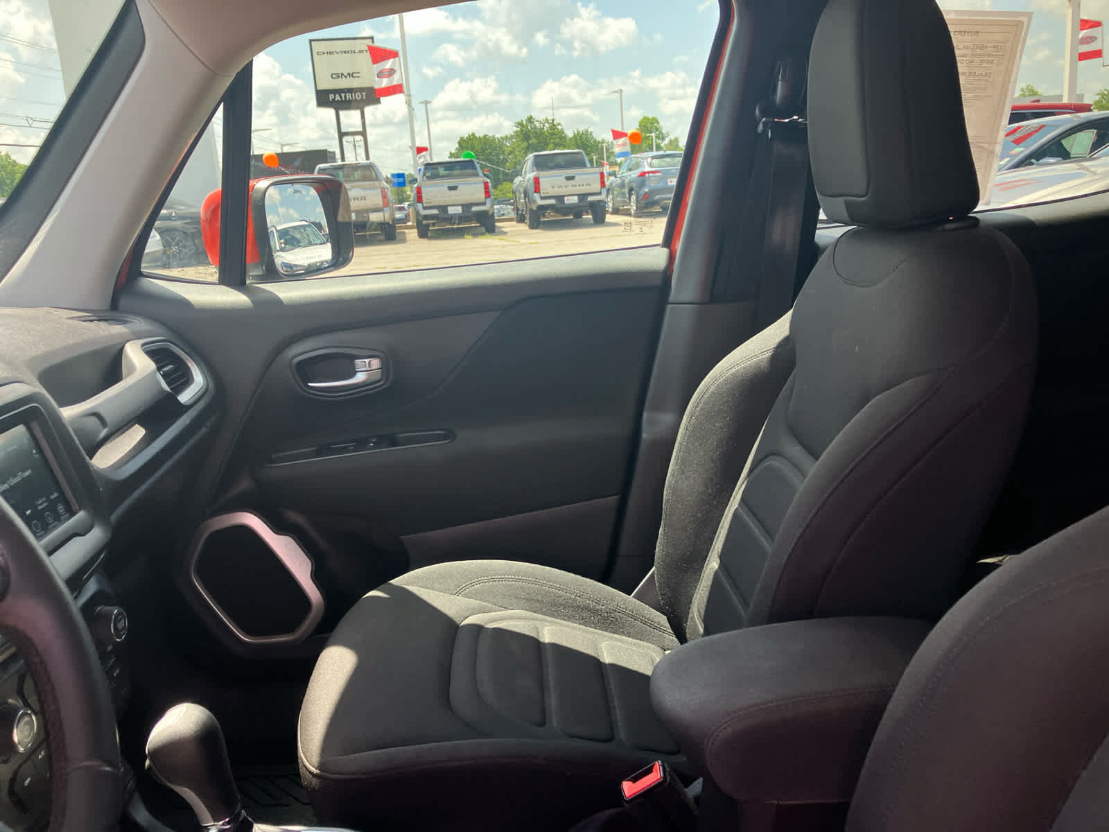 Used 2021 Jeep Renegade Latitude FWD image 10