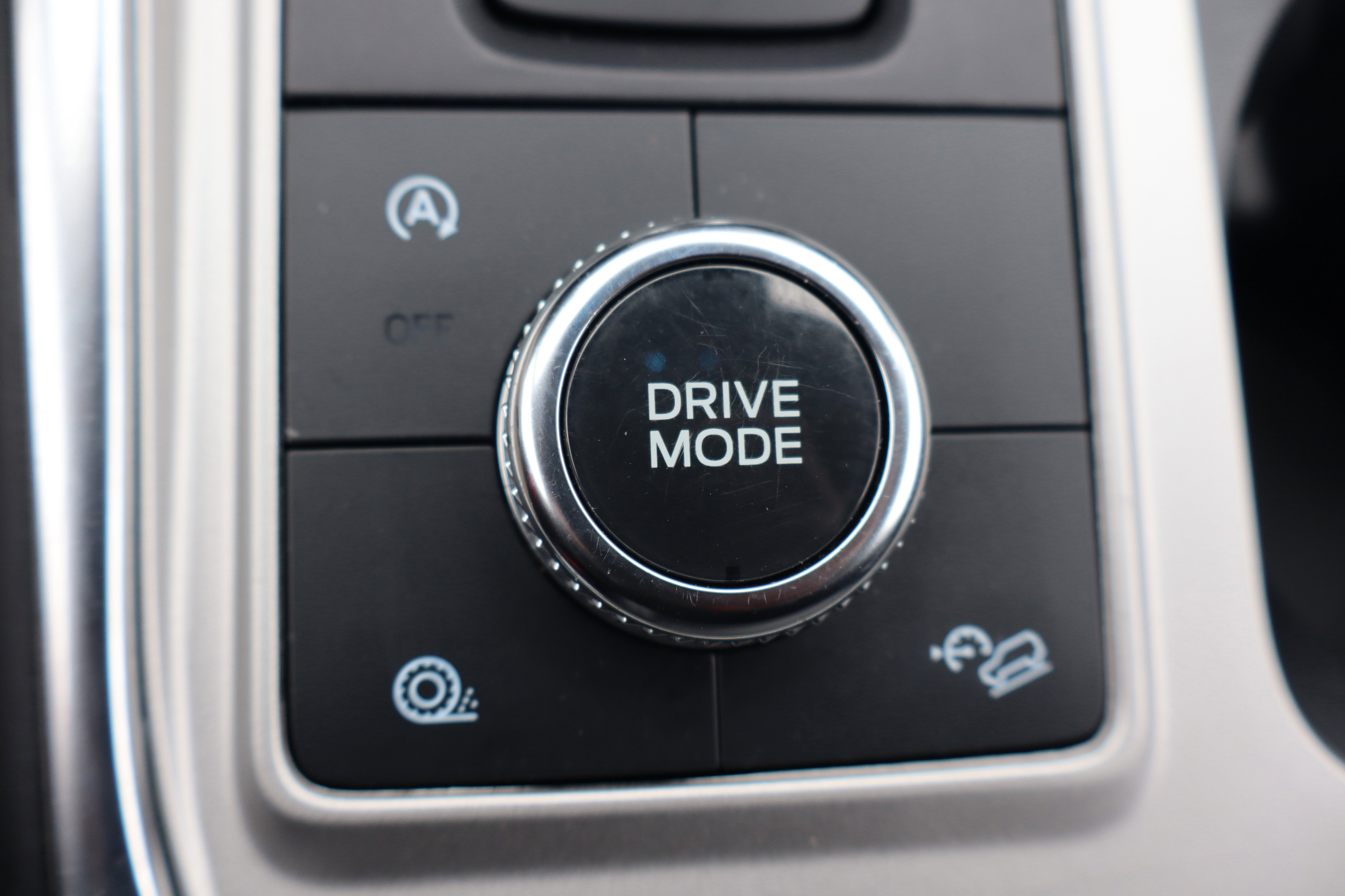 Used 2023 Ford Explorer XLT w/ Equipment Group 202A image 28