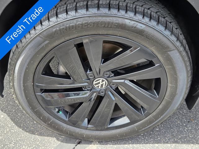 Certified 2022 Volkswagen Atlas Cross Sport SE w/ Panoramic Sunroof Package AWD/4WD image 10