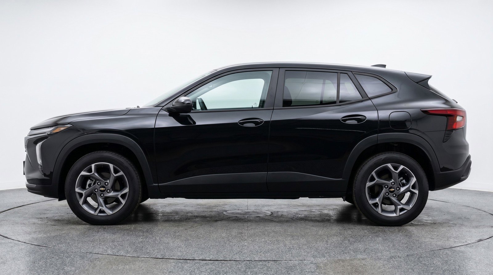 Used 2025 Chevrolet Trax LT FWD image 5