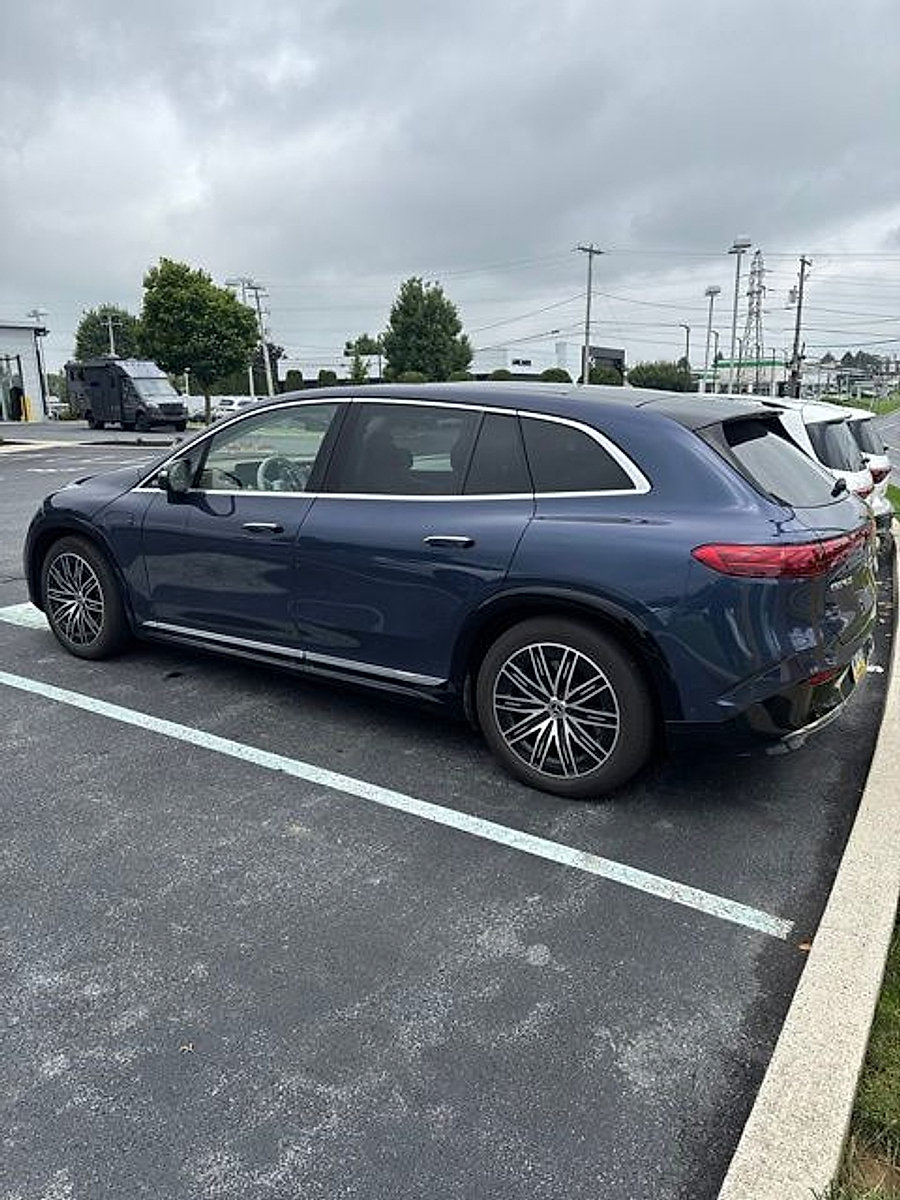 Used 2023 Mercedes-Benz EQS 450+ 4MATIC SUV image 4
