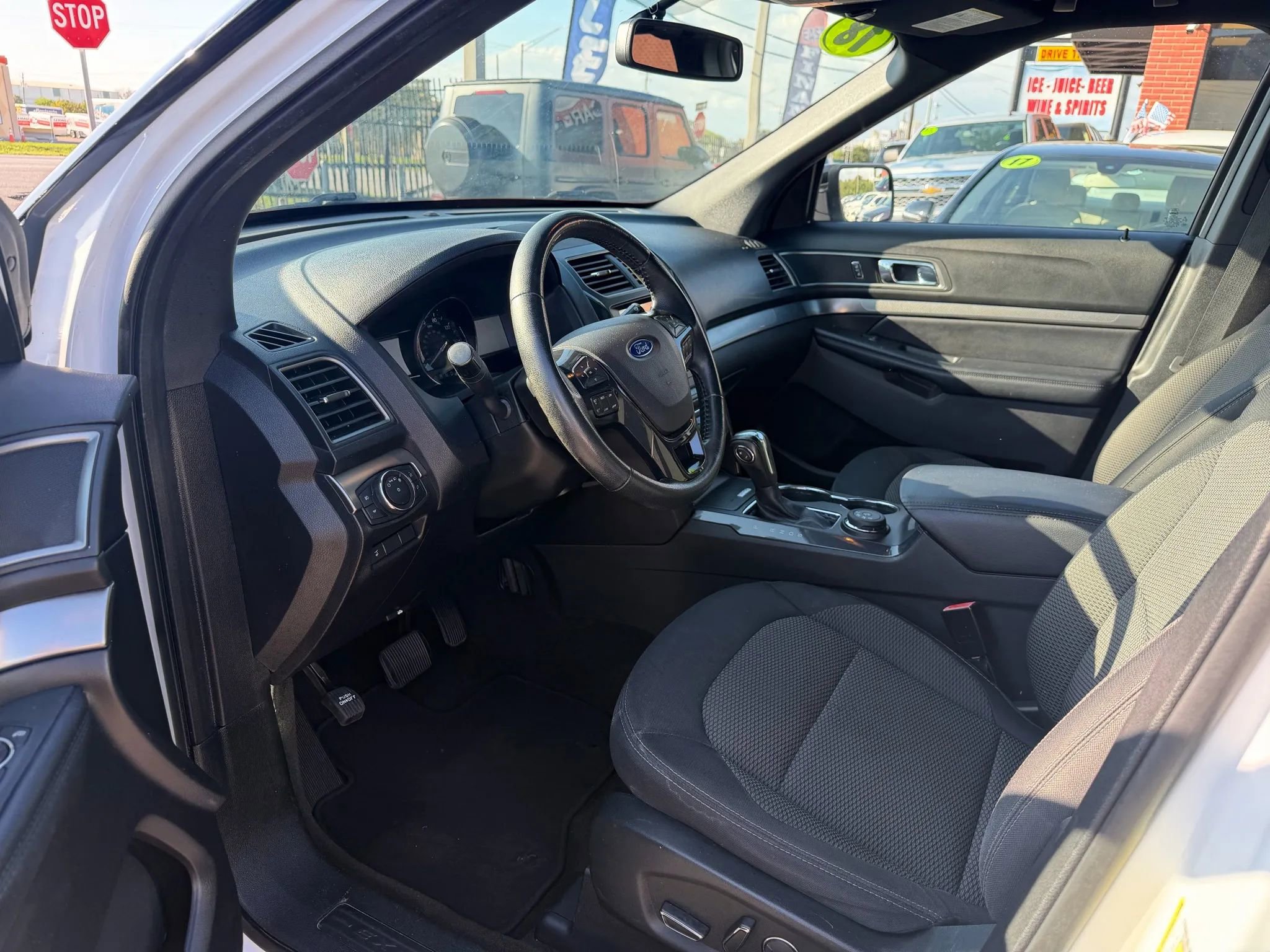 Used 2018 Ford Explorer XLT w/ Equipment Group 201A AWD/4WD image 8