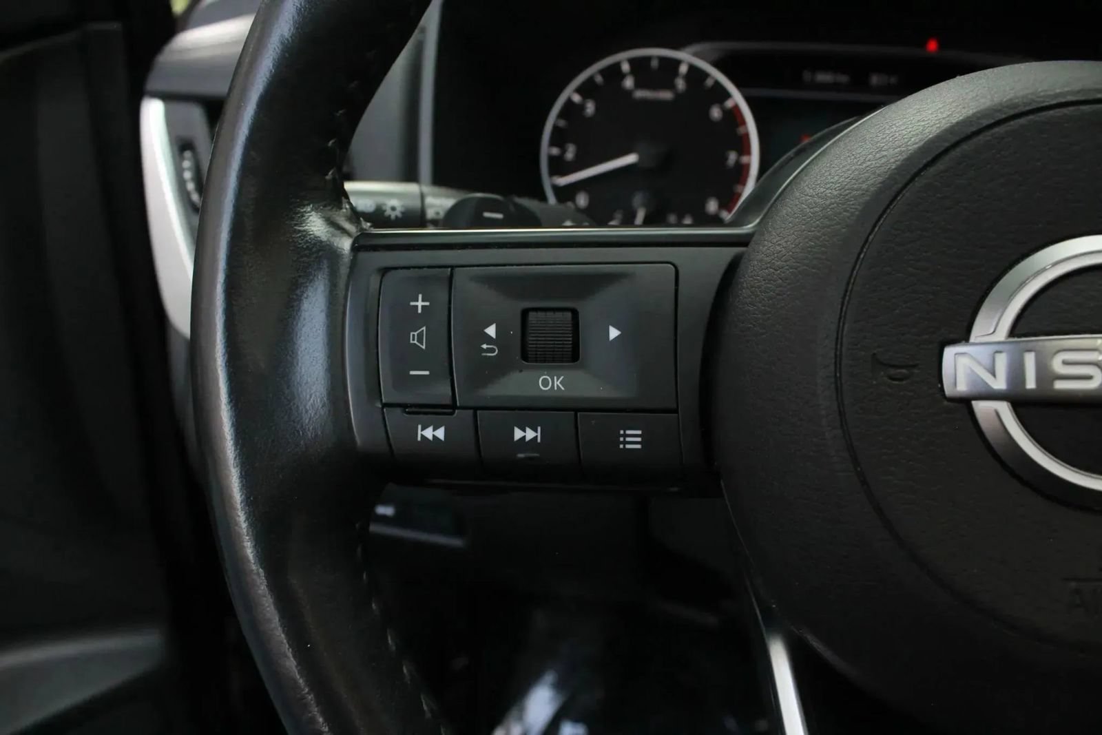 Used 2024 Nissan Rogue SV w/ SV Premium Package AWD/4WD image 59