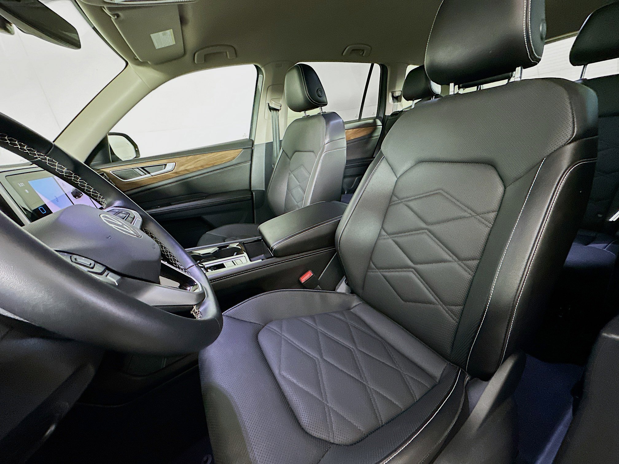 Used 2025 Volkswagen Atlas SE image 13