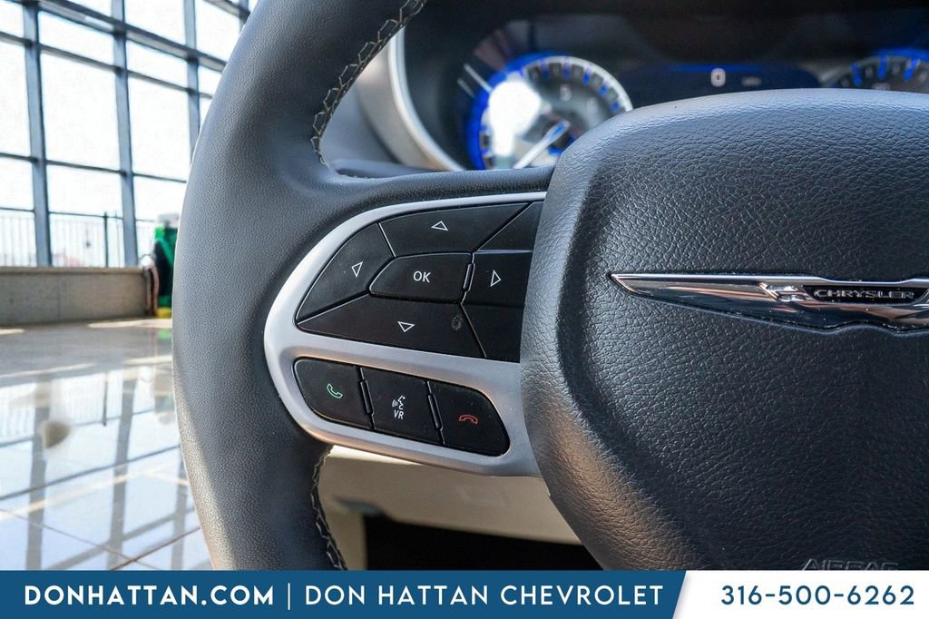 Used 2024 Chrysler Pacifica Touring-L image 10