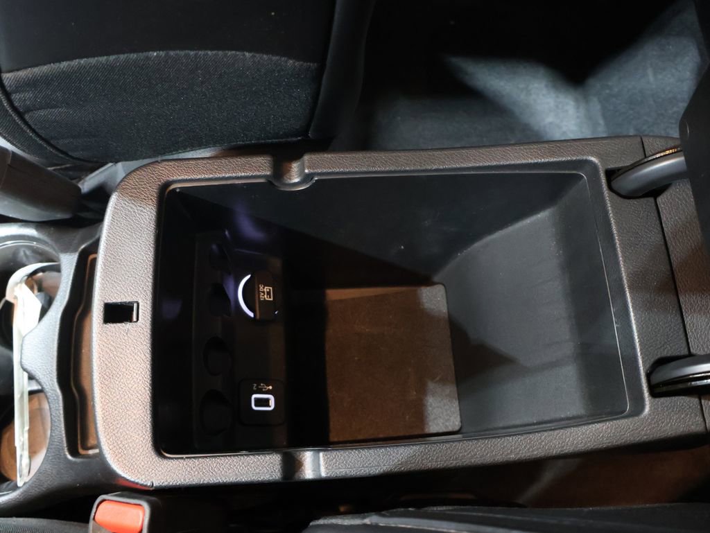 Used 2019 Jeep Cherokee Trailhawk w/ Cold Weather Group image 31