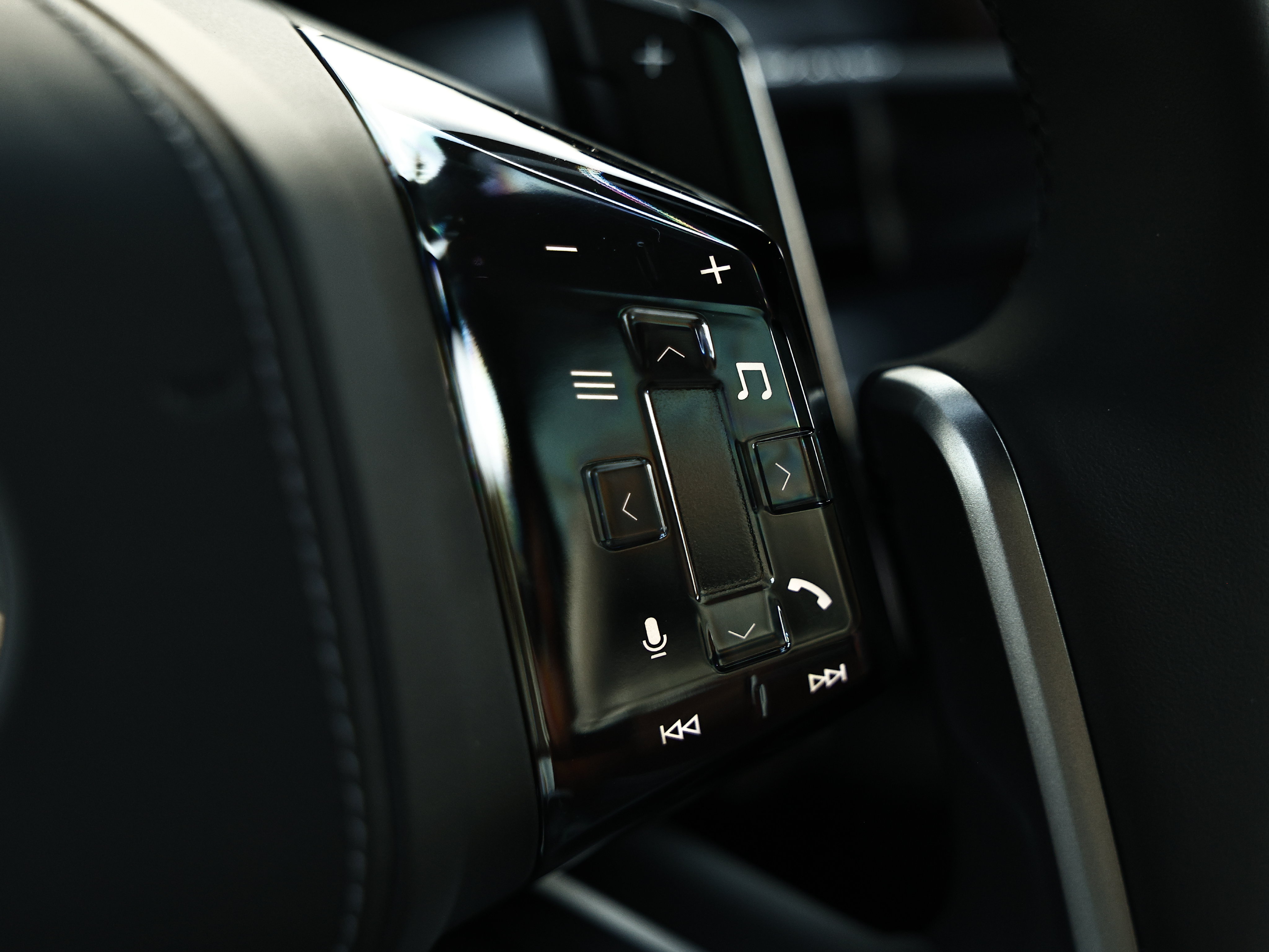 New 2027 BMW 740i w/ Executive Package RWD image 41
