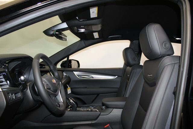 New 2026 Cadillac XT5 Luxury image 6