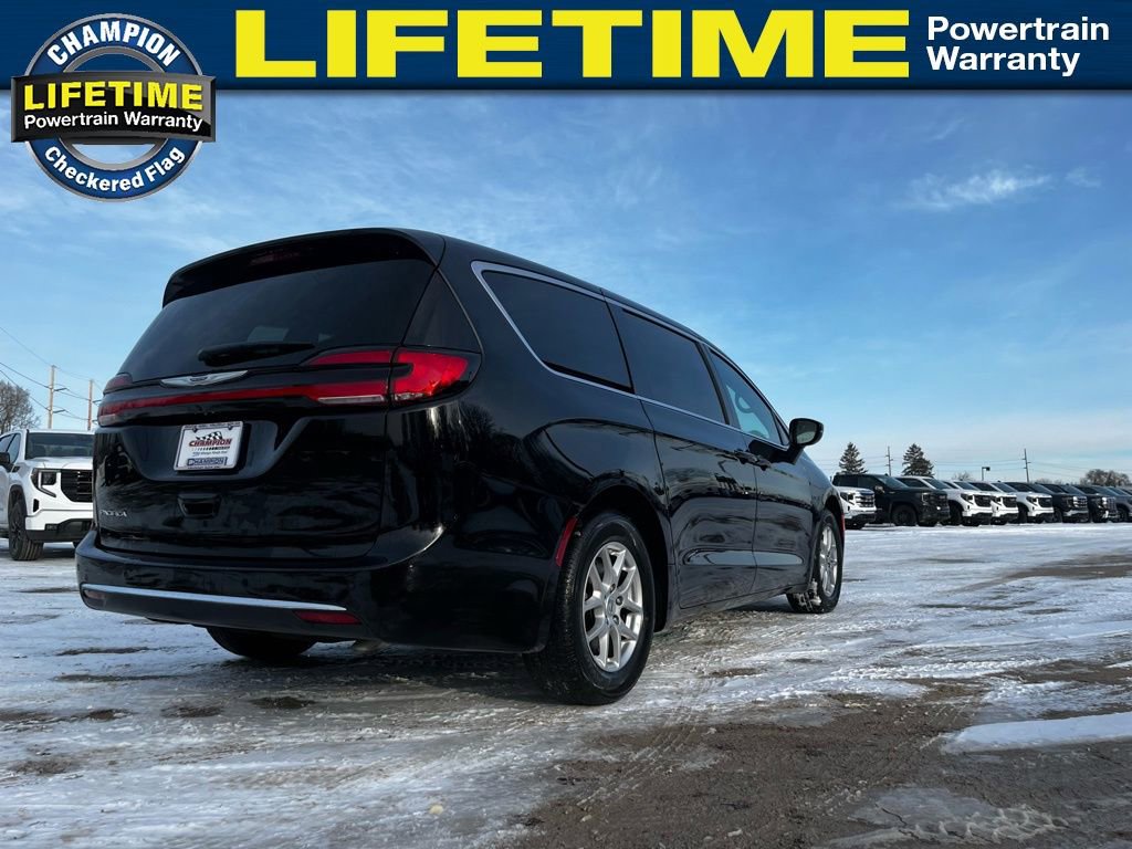 Used 2025 Chrysler Pacifica Select image 7