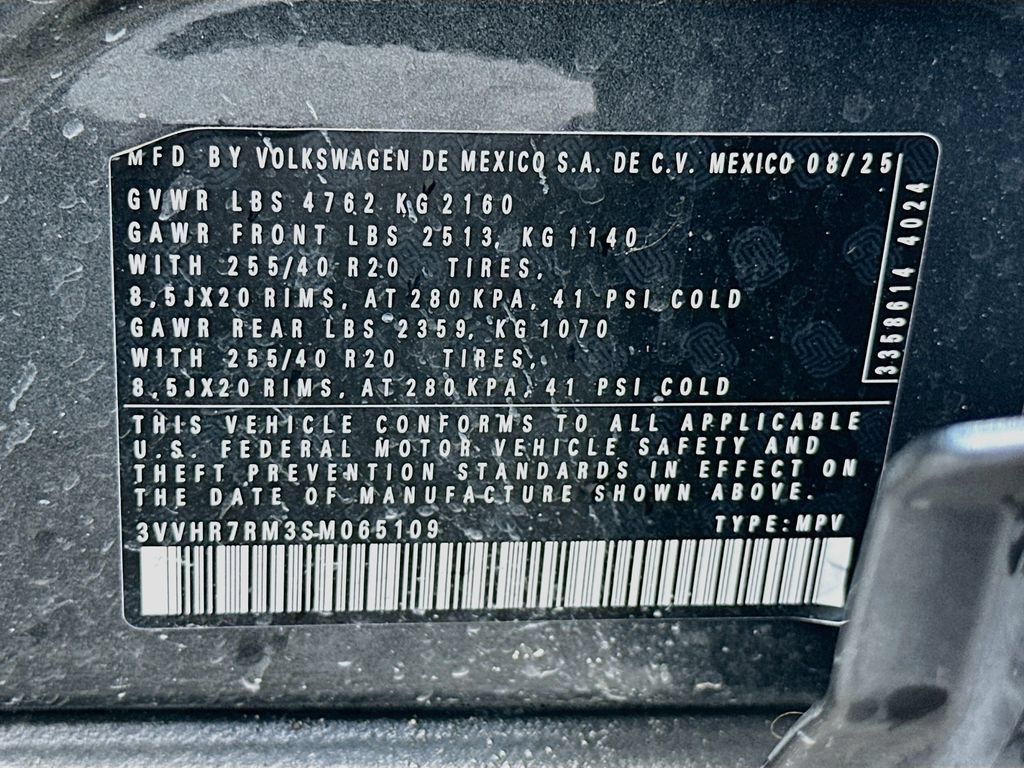 Used 2025 Volkswagen Tiguan SE R-Line FWD image 27