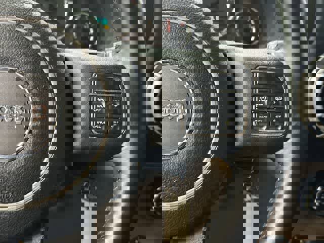 Used 2011 Jeep Wrangler Unlimited Rubicon w/ Connectivity Group image 18