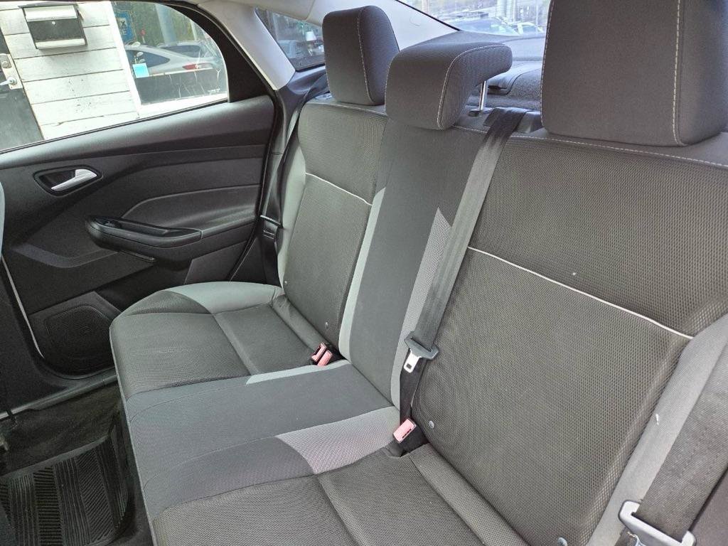 Used 2013 Ford Focus SE FWD image 12