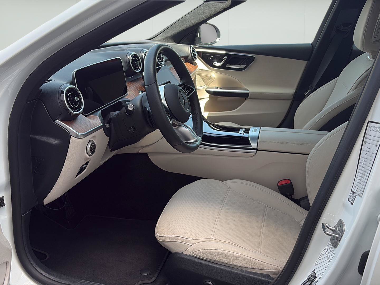 Used 2025 Mercedes-Benz C 300 4MATIC Sedan image 5
