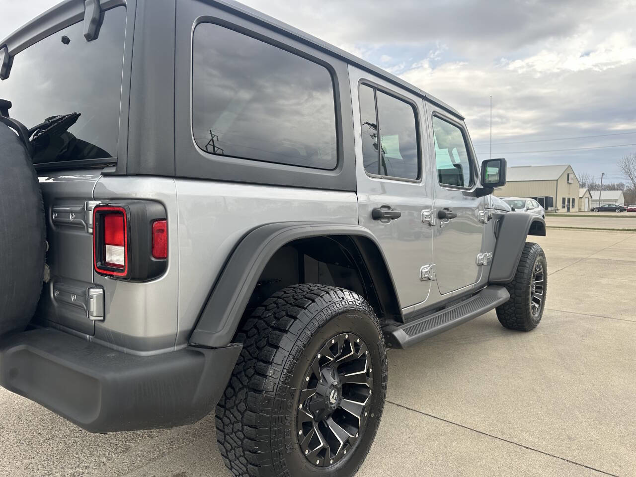 Used 2018 Jeep Wrangler Unlimited Sport S image 3
