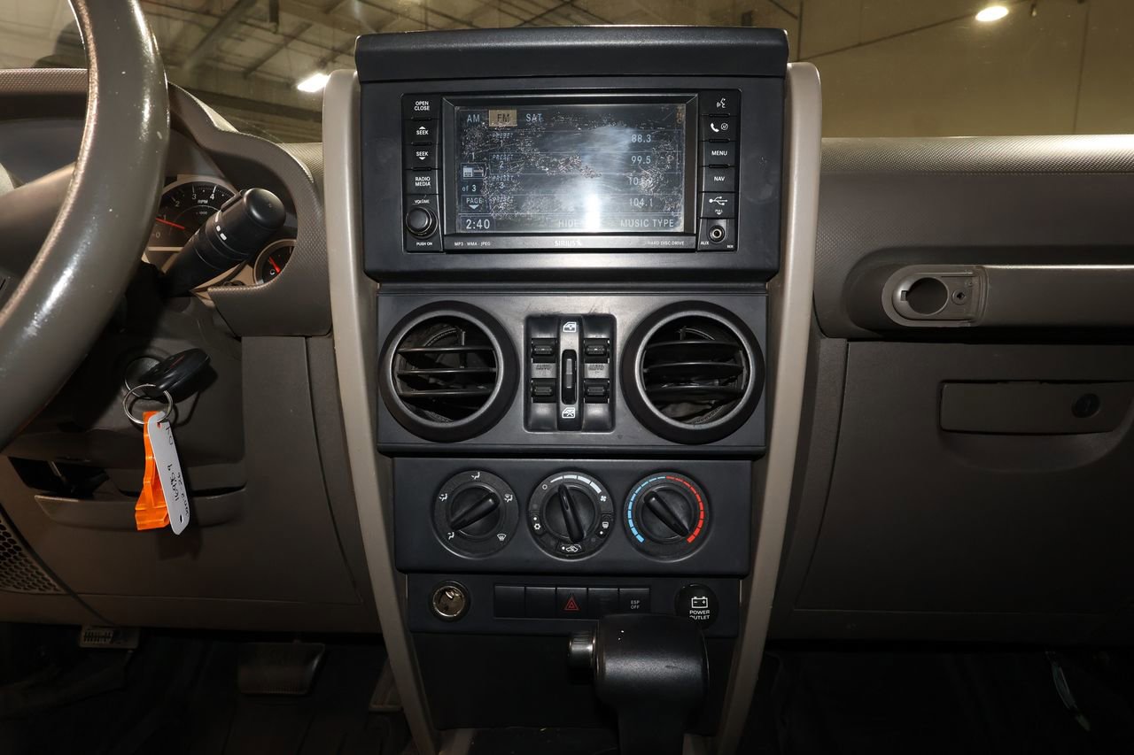 Used 2007 Jeep Wrangler Unlimited Sahara w/ Dual Top Group image 10