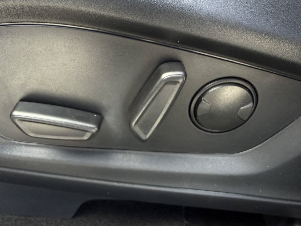 Used 2025 Ford Explorer Active RWD image 24