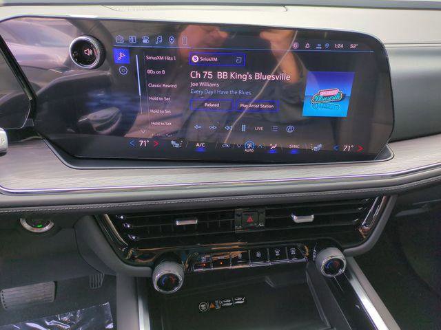 New 2026 Chevrolet Suburban LT image 18