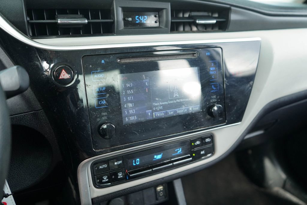 Used 2018 Toyota Corolla LE w/ Carpet Mat Package (TMS) image 22