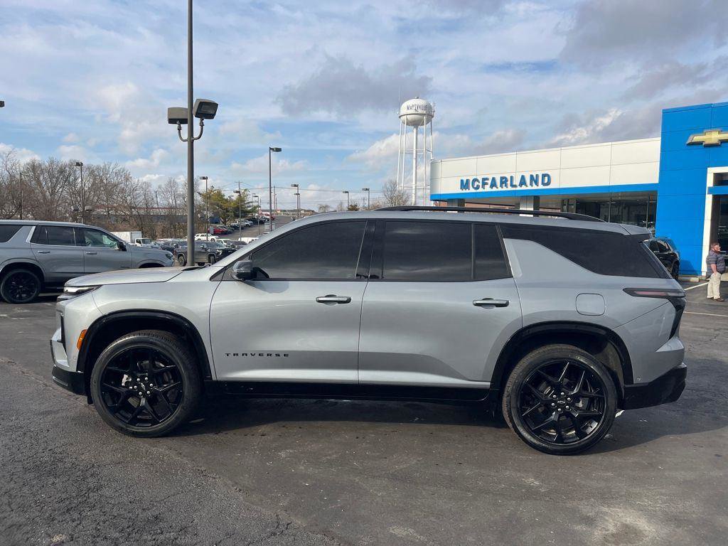Used 2025 Chevrolet Traverse RS AWD/4WD image 2