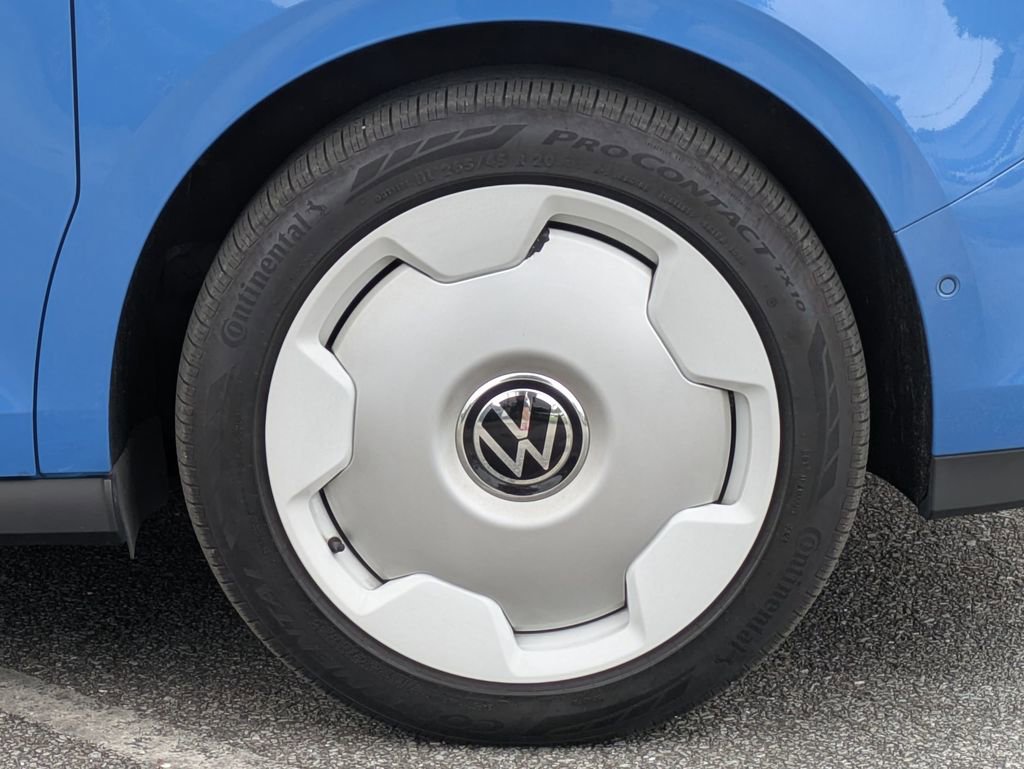 Used 2025 Volkswagen ID. Buzz 1st Edition AWD/4WD image 8