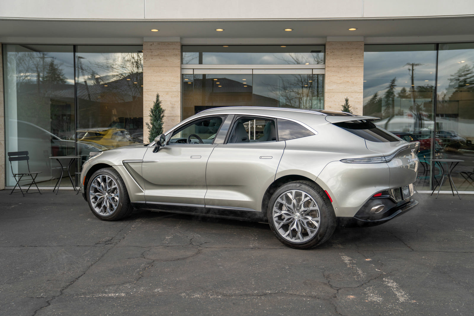 Used 2021 Aston Martin DBX image 2