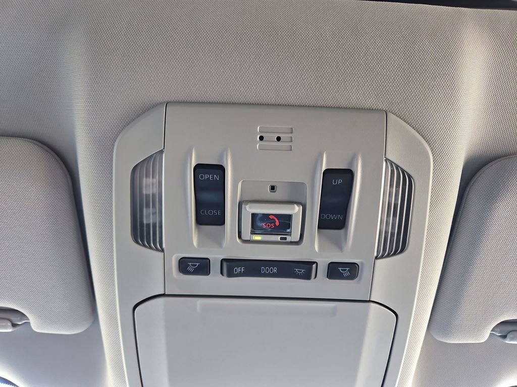 Used 2021 Toyota Highlander Limited image 24