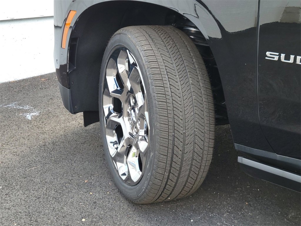 New 2025 Chevrolet Suburban High Country image 32