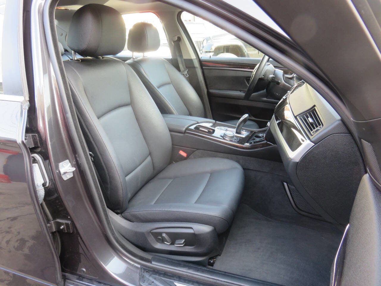 Used 2014 BMW 528i xDrive Sedan AWD/4WD image 11