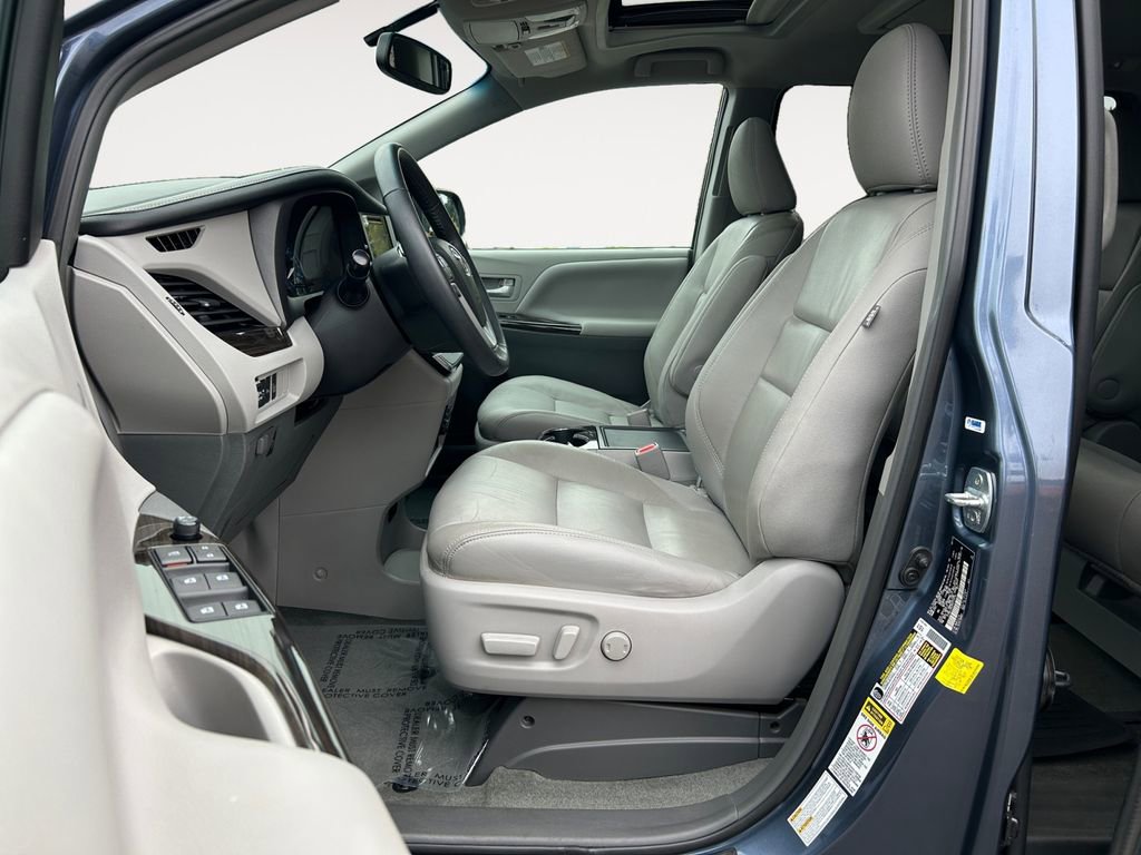 Used 2017 Toyota Sienna XLE Premium image 15