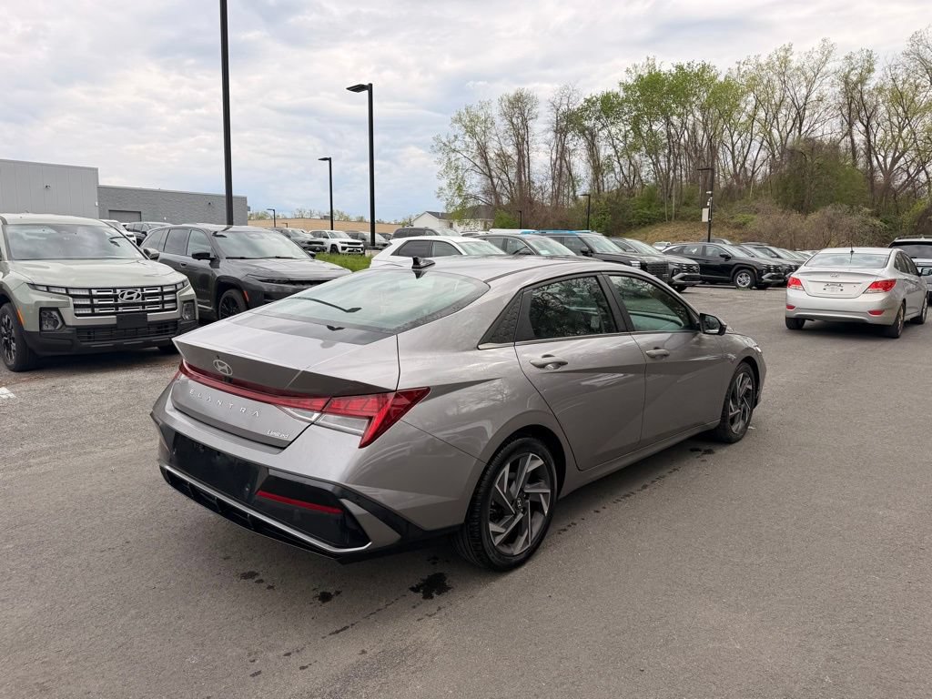 Used 2024 Hyundai Elantra Limited FWD image 3