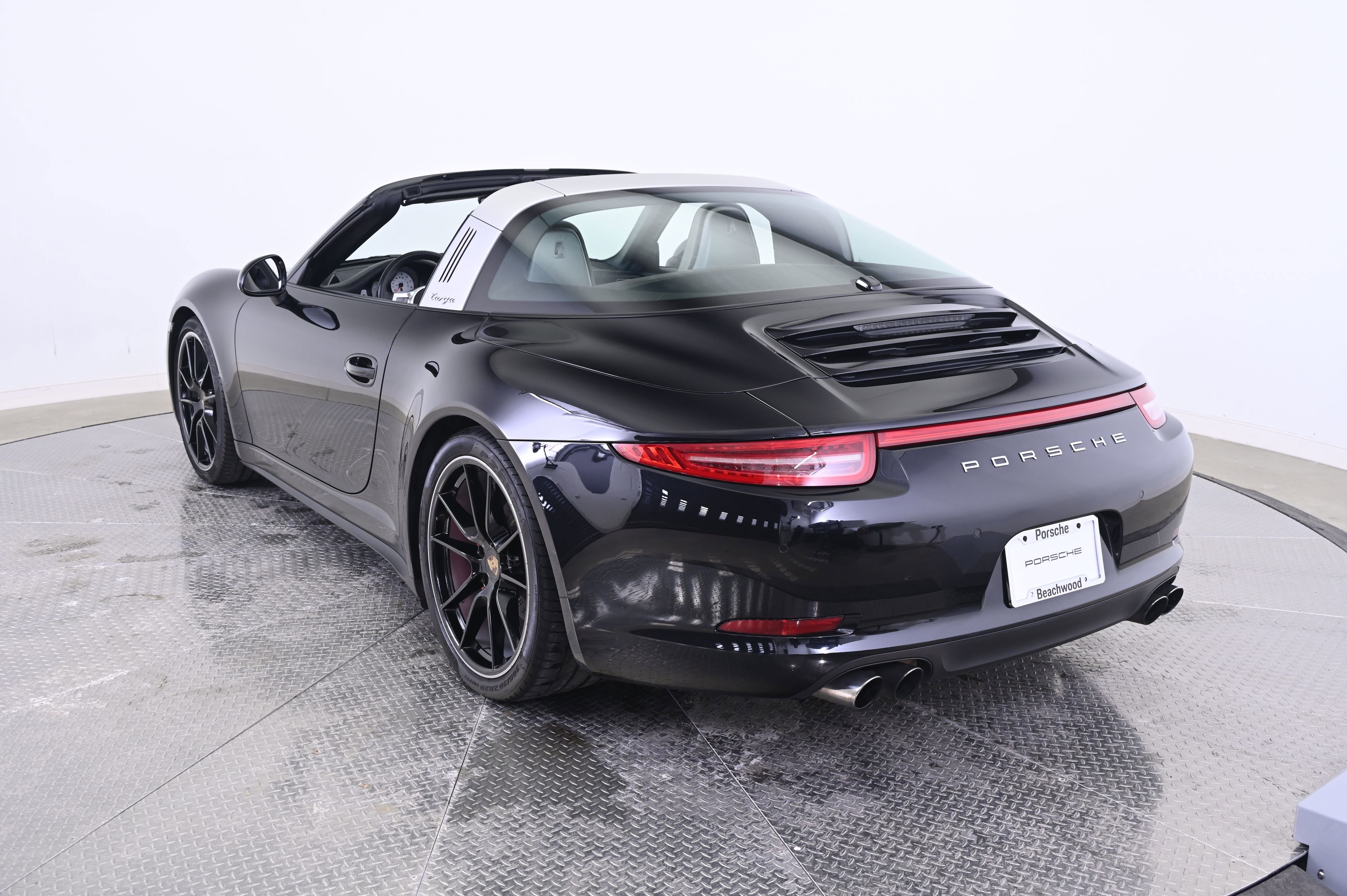 Used 2015 Porsche 911 Targa 4S image 3