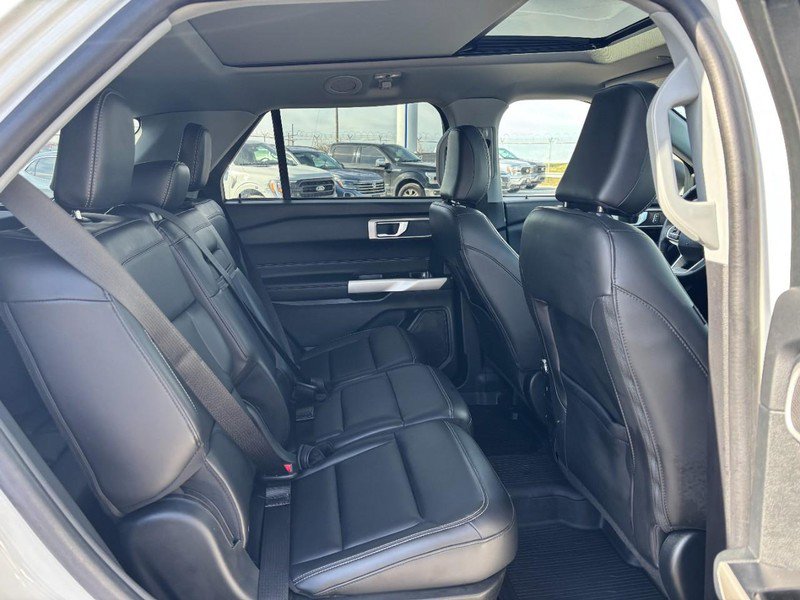 Used 2022 Ford Explorer XLT w/ Equipment Group 202A image 14