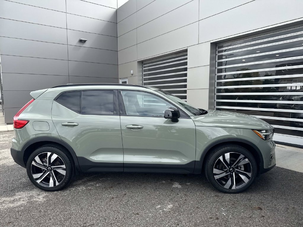 Used 2023 Volvo XC40 B5 Ultimate w/ Climate Package AWD/4WD image 8