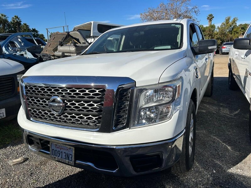 Used 2017 Nissan Titan SV RWD image 5