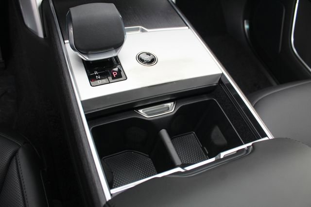 New 2026 Land Rover Range Rover Long Wheelbase SE image 15