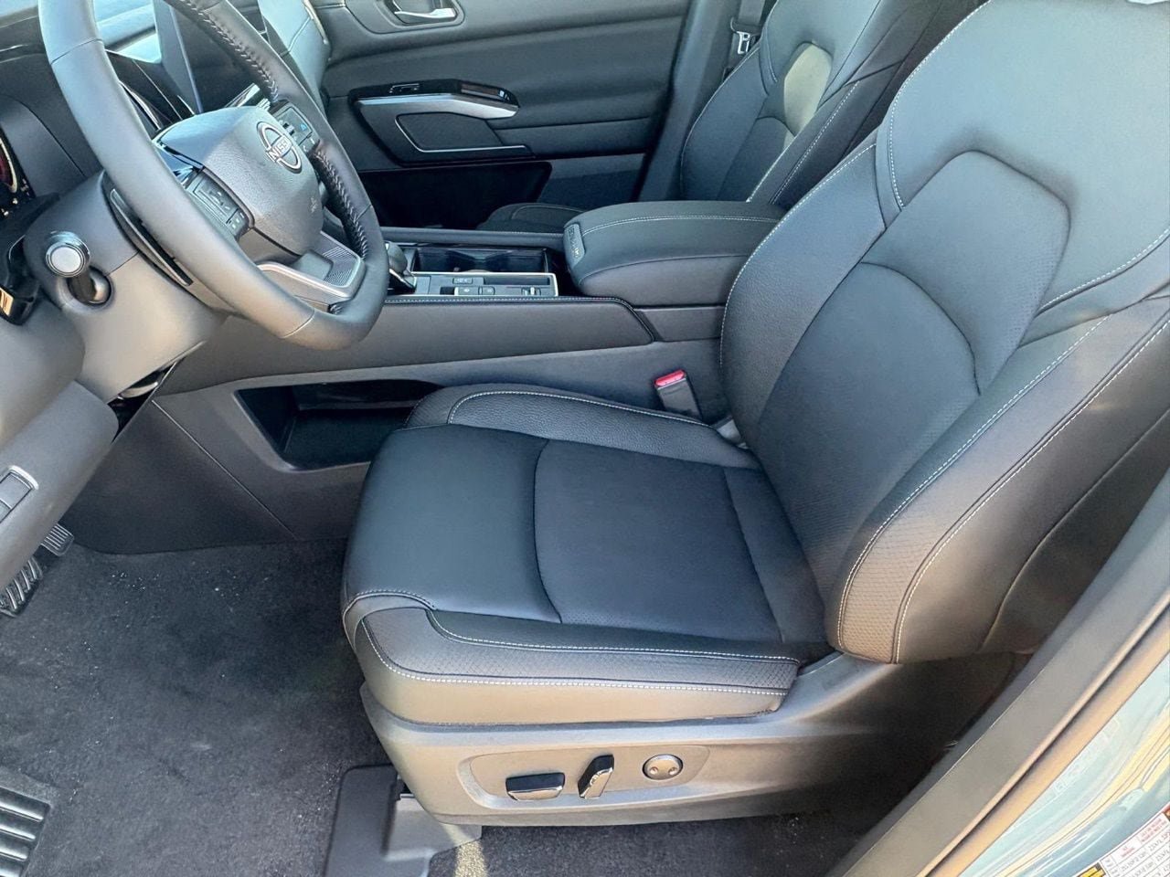 New 2026 Nissan Pathfinder SL FWD image 19
