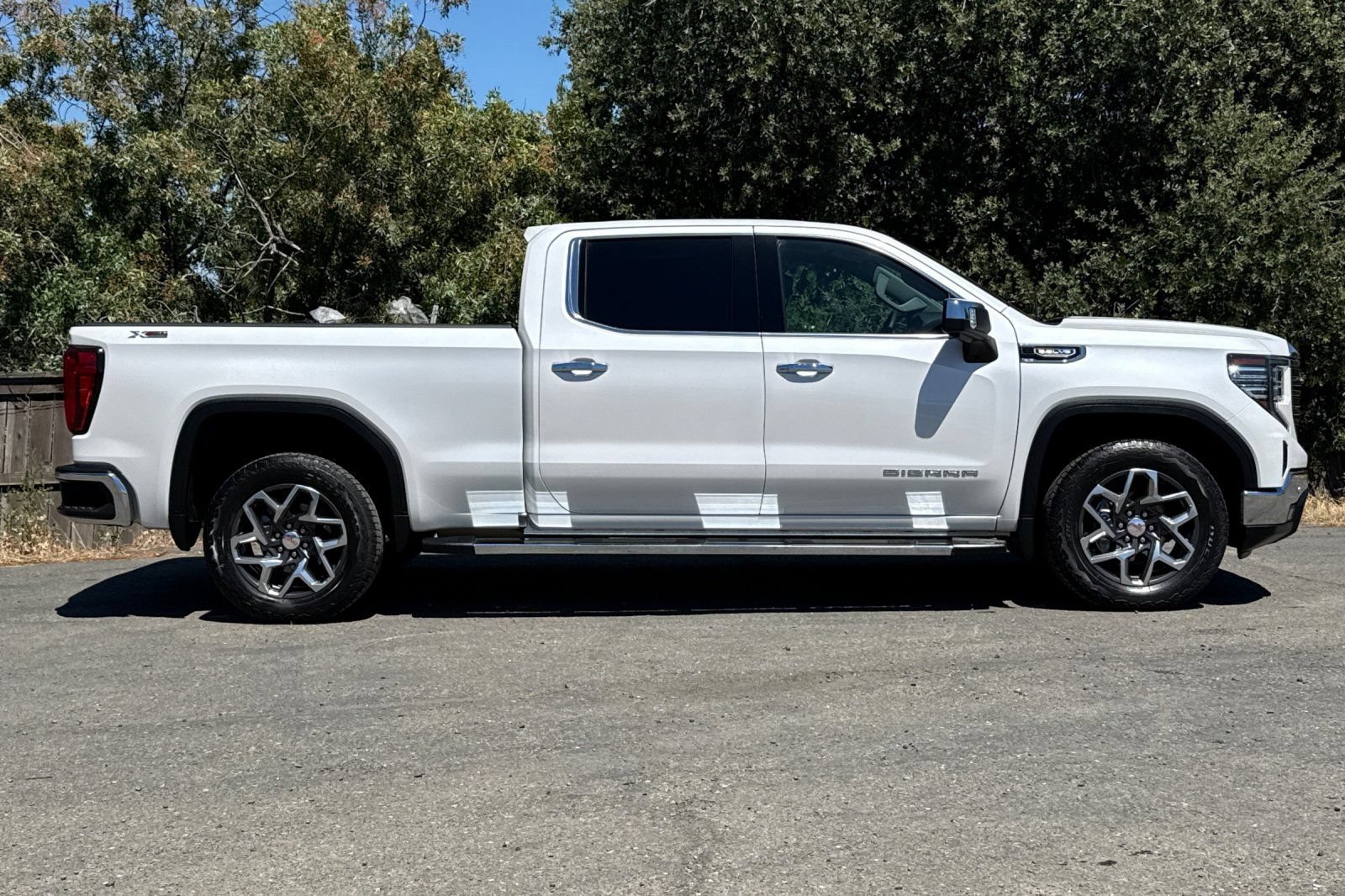 Used 2023 GMC Sierra 1500 SLT w/ SLT Premium Plus Package AWD/4WD image 3