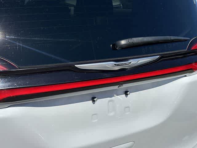 Used 2024 Chrysler Pacifica Touring-L FWD image 10