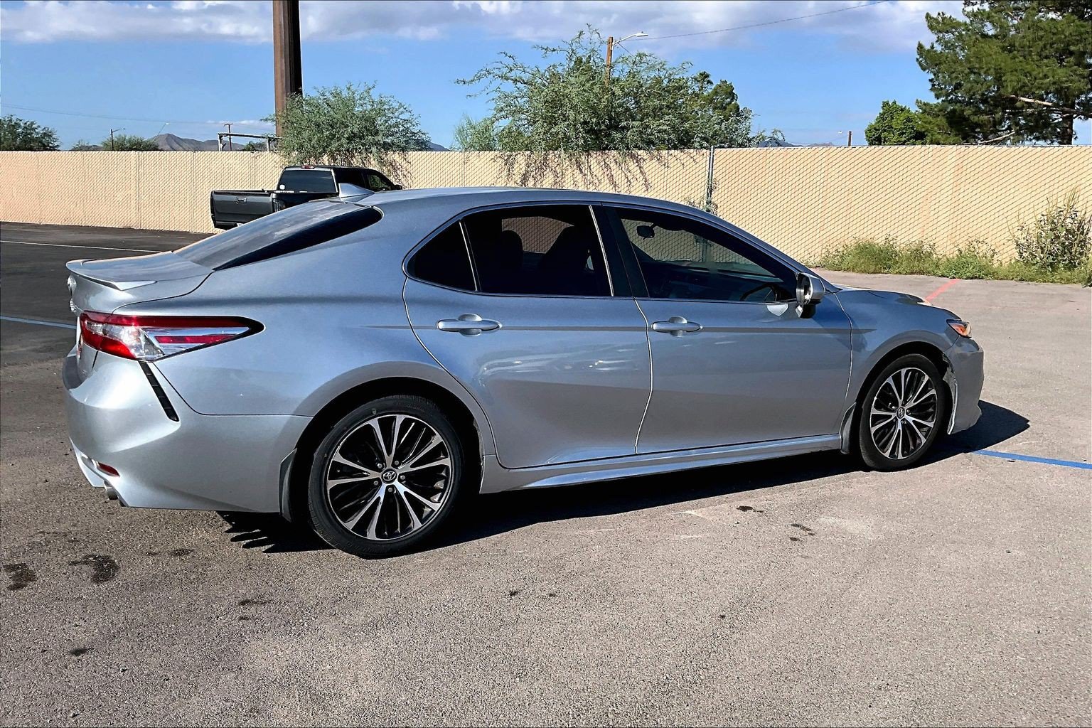Used 2020 Toyota Camry SE FWD image 6