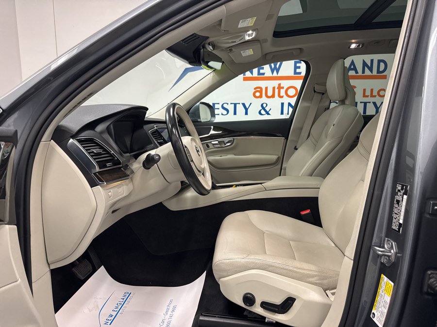 Used 2017 Volvo XC90 T6 Momentum w/ Vision Package AWD/4WD image 3