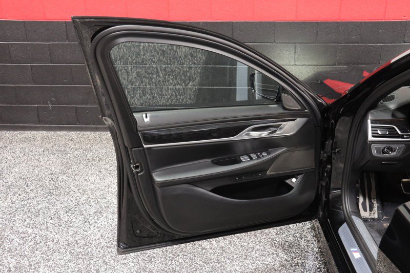 Used 2020 BMW 750i xDrive w/ Executive Package AWD/4WD image 36