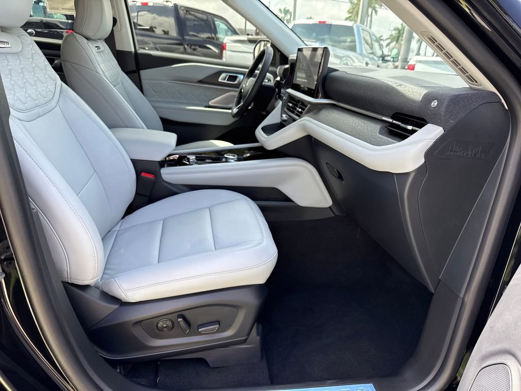 New 2026 Ford Explorer Platinum w/ LUX Leather Package AWD/4WD image 21