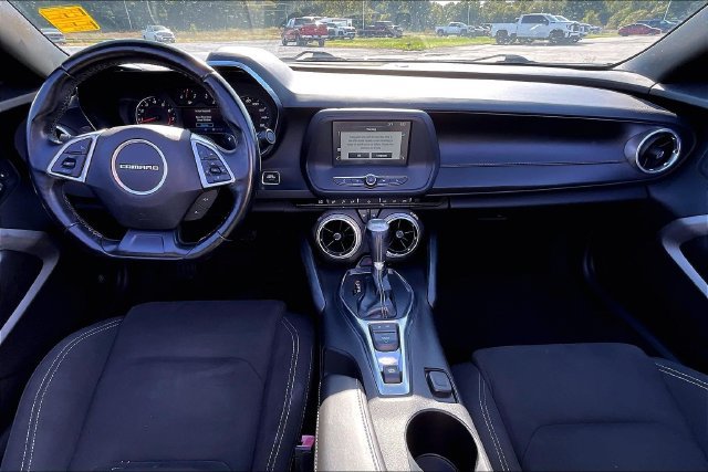 Used 2018 Chevrolet Camaro LT RWD image 7